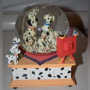 101 Dalmatians snow globe